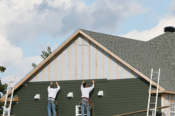 Professional Siding technician working in New Ellenton, SC